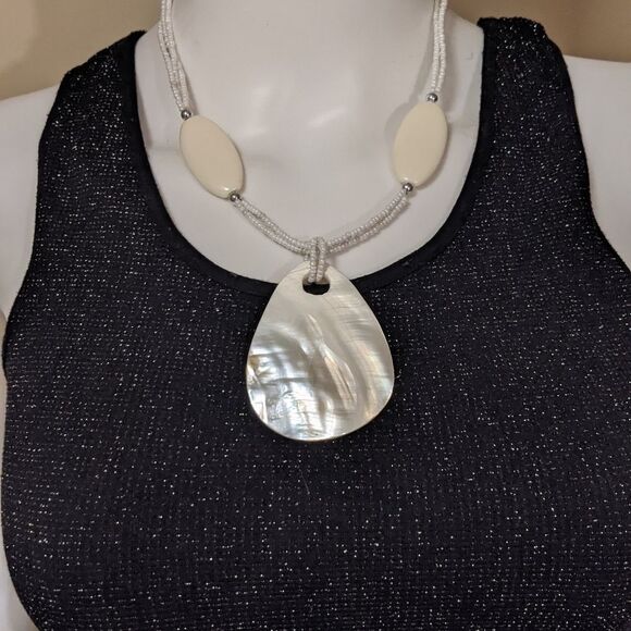 Reversable shell necklace - Picture 10 of 11